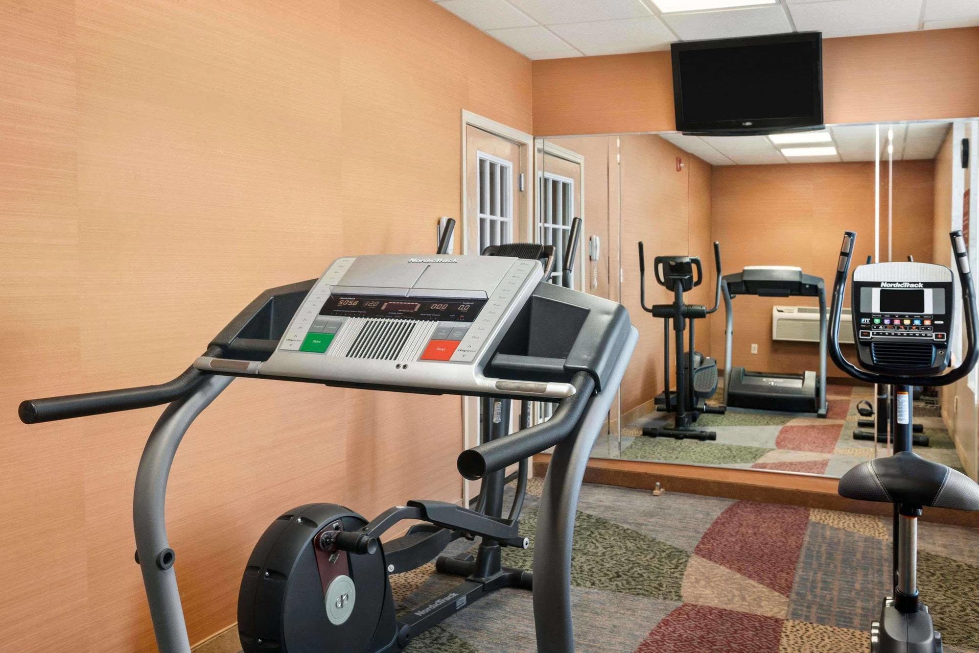 Fairbridge Inn Express Buffalo Airport Уильямсвилл Экстерьер фото